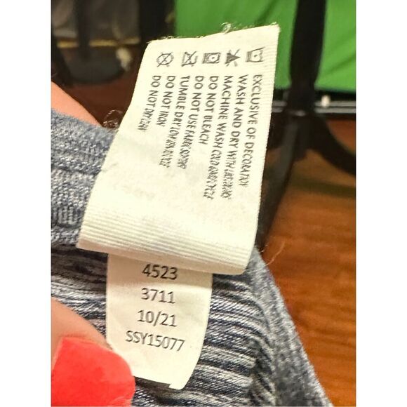 Yogalicious Yoga Tee size Medium - Picture 4 of 8